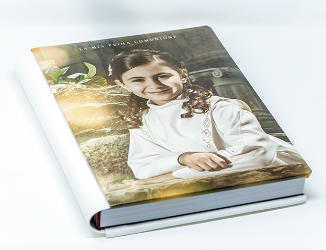 Fotolibro formato 15x20  con copertina in tela  stampato in carta fotografica contiene 30 foto