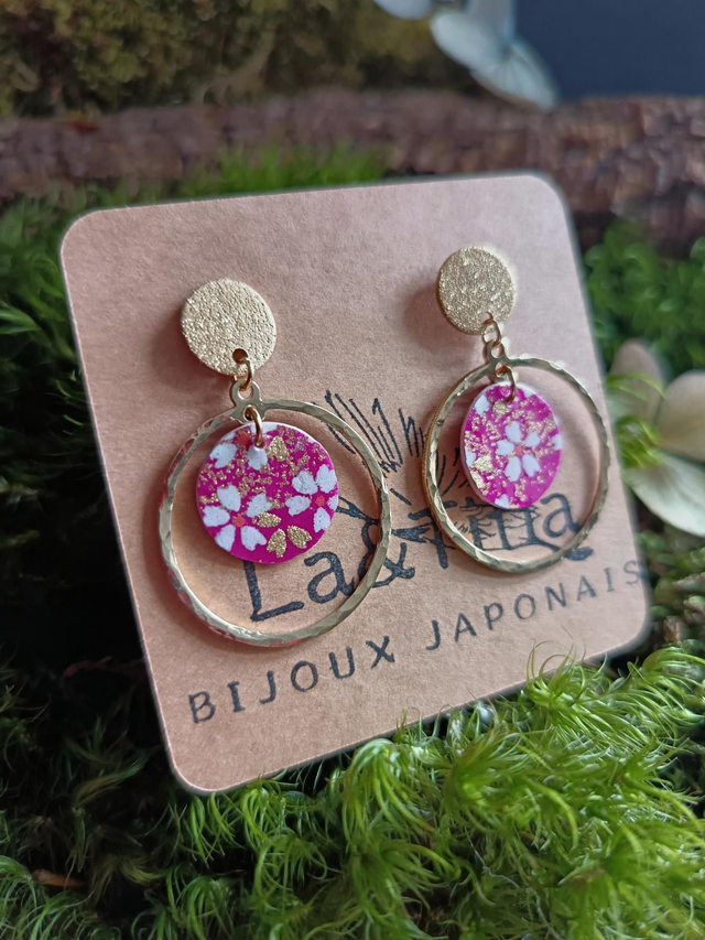 Boucles d'oreilles - puces - papier washi - Sakura - fleurs de cerisier - cercle martelé - La&Titia
