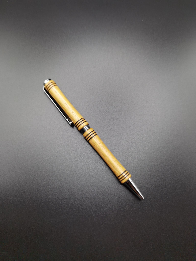 Stylo en bois d'Acacia