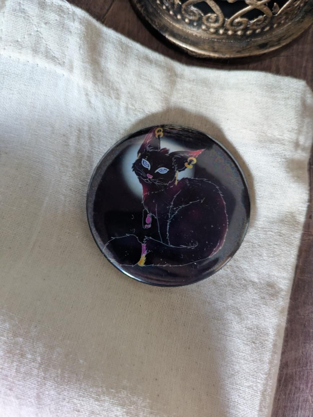 Badge "Chat Cosmique" - 58 mm- effet Métallisé 