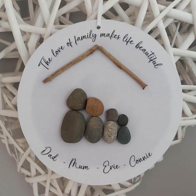 The love of family makes life beautiful personalised hanging plaque with pebble family 