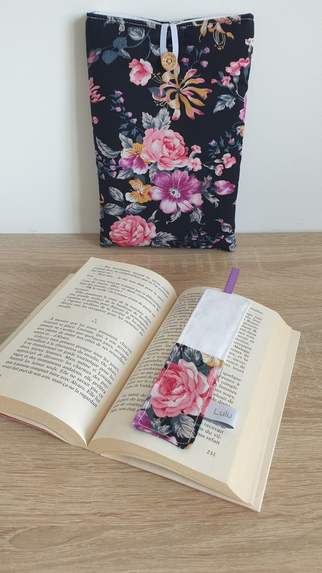 Pochette à livre + marque pages rose noir 