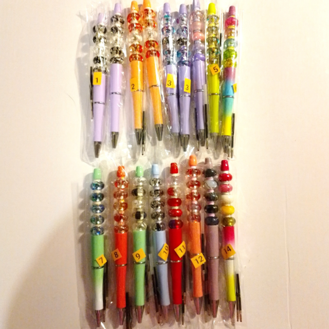 Coloured Beaded Pen With Black Ink &amp; 2 Refills 14 Different Colour Options for Stylish Writing