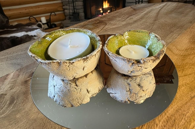 Cracked tea light holder