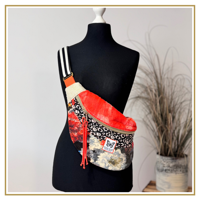 MOONBAG - BIG - Fakefur Koralle / Brokat Leo / Samt Blütenmuster