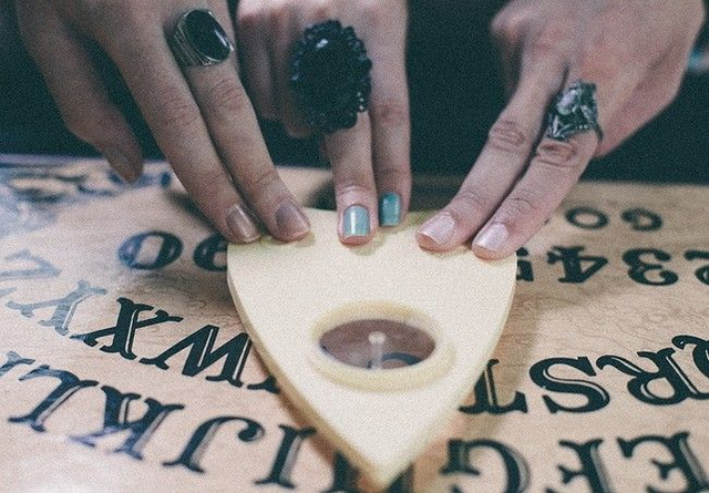 Séance Table Ouija 