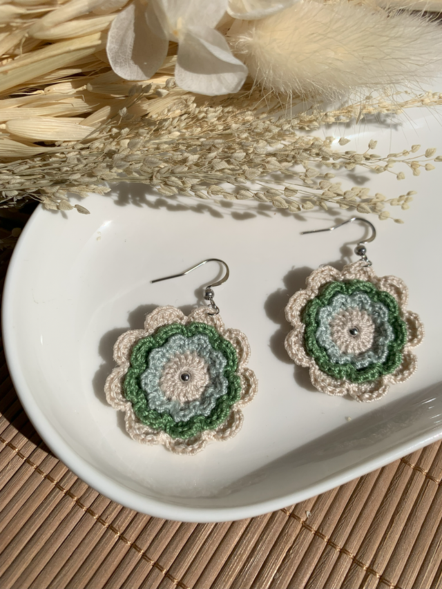 Boucles d’oreilles fleurs Corolles ~ L ~ Vert / Lin