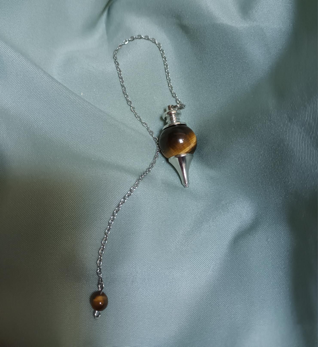 Pendule divinatoire sphère en œil de tigre