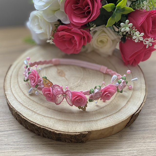 Couronne en cuir synthétique tressé rose ornée de fleurs et de papillons 