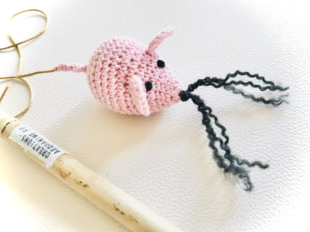 Canne à pêche souris rose pâle pour chat