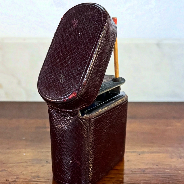 A charming early Automatic Strike Vesta Lighter, c.1920s–1930s