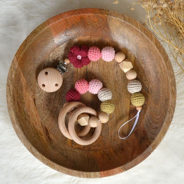 Hochet et/ou attache tétine fleur pourpre/rose