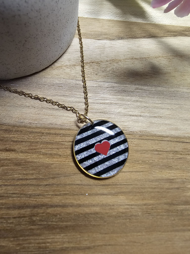 collier -&quot;Un Cœur à la Mer&quot; — L&#039;élégance au rythme des vagues-noir coeur rouge or
