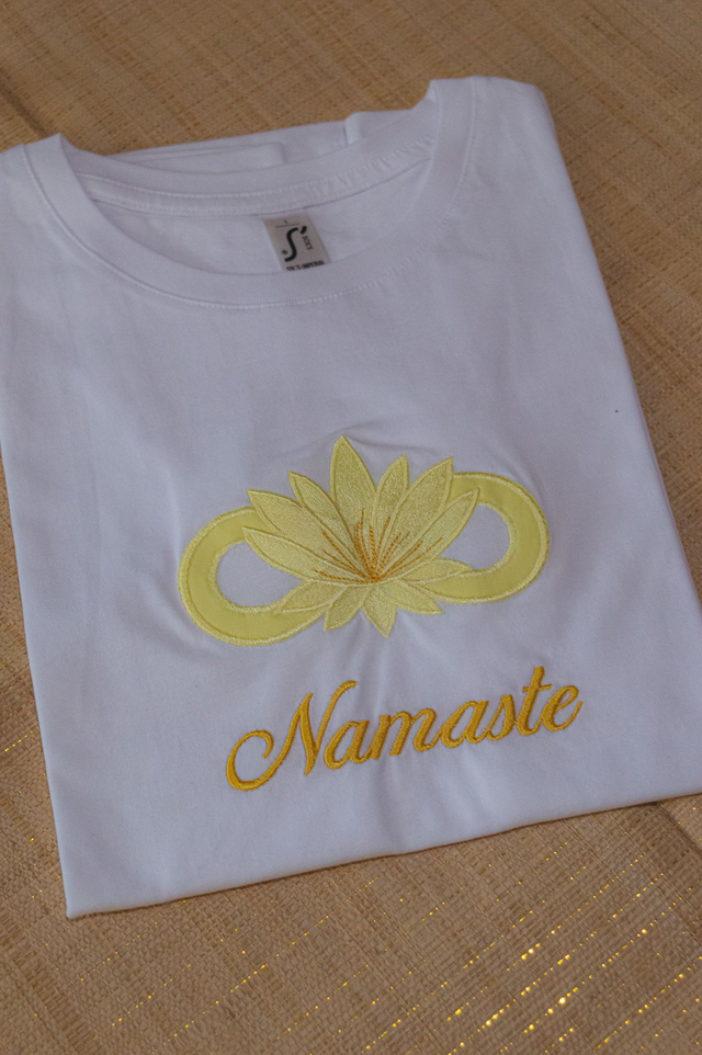 Tee-shirt Femme "Namaste" (Lotus jaune)