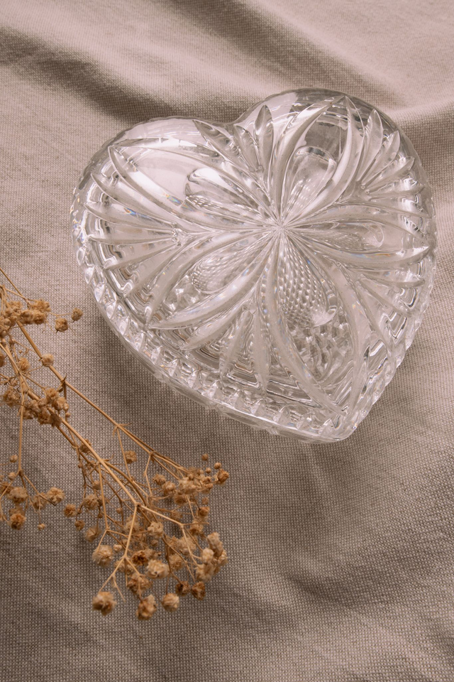 Boite en verre sculpté en forme de coeur ✨