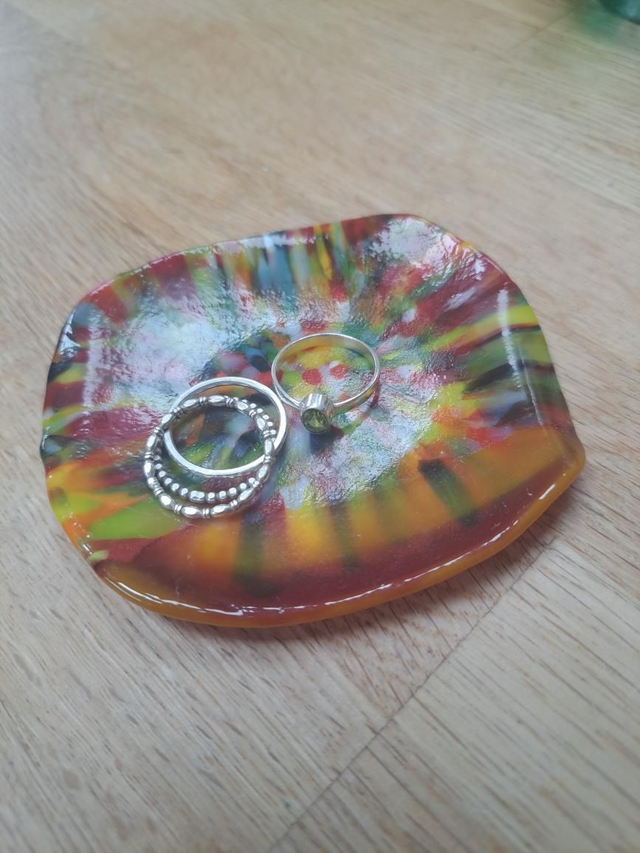 Rainbow pressed frit dish