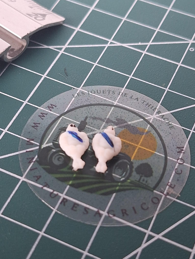 Lot de 2 bibendum 12mm en resine 