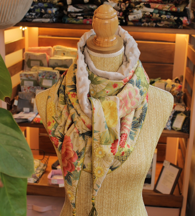 Foulard en coton japonais beige et motif pivoines / Le petit atelier de Maya