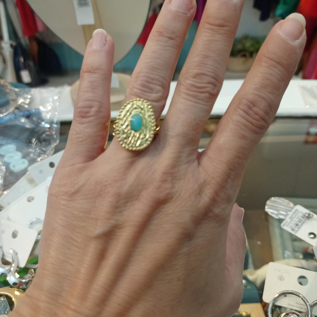 Anillo óvalo con resina de color