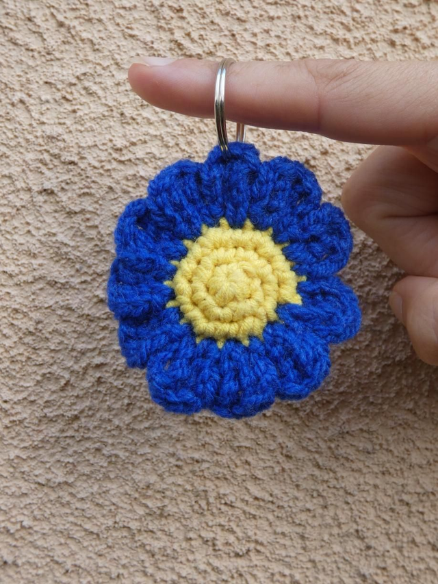 Porte clé marguerite bleu foncé