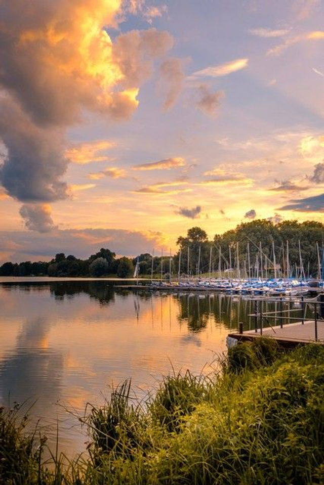 Segelboote am Aasee bei Sonnenuntergang