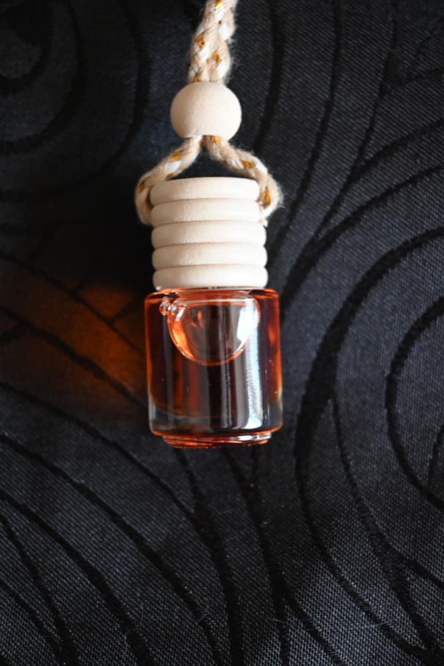 Mini Flacon, Maxi Effet  – Votre Parfum Toujours à Portée