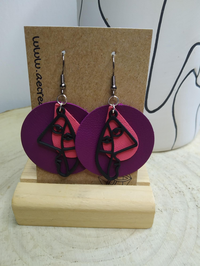 Boucles d&#039;oreilles line art cuir violet rose 