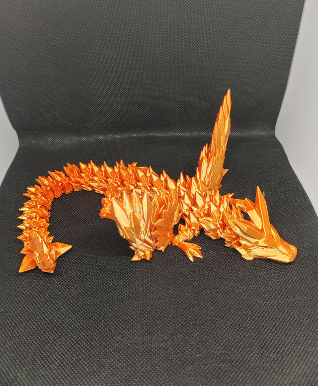 Dragon cristal avec des ailes  