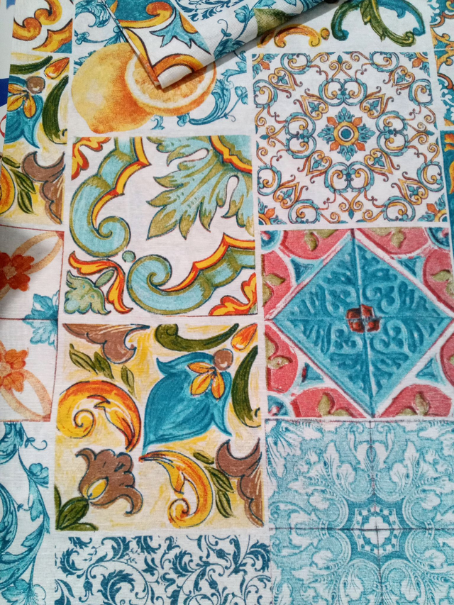 Tessuto siciliano misto cotone, h 280 cm, con maioliche siciliane colorate e limoni