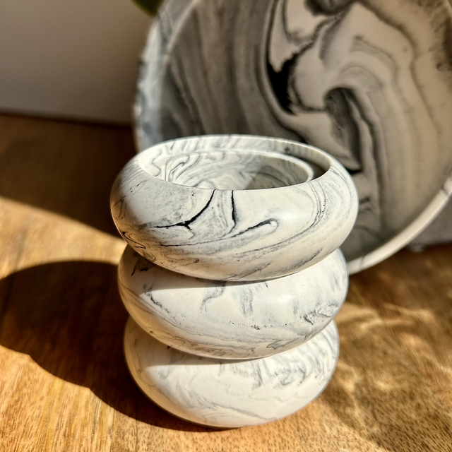 Pot à bord rond effet marbre noir