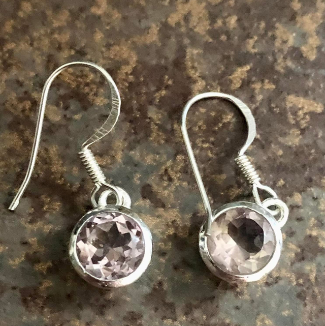 Boucles d’oreilles « dormeuses » en argent et Amétrine