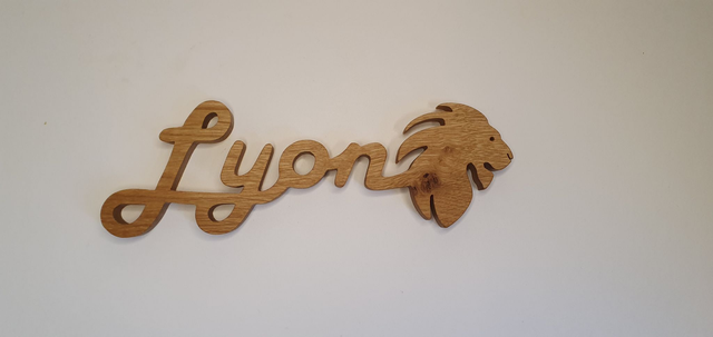 &quot;Lyon&quot; - tête de lion - lettrage décoratif en bois de chêne