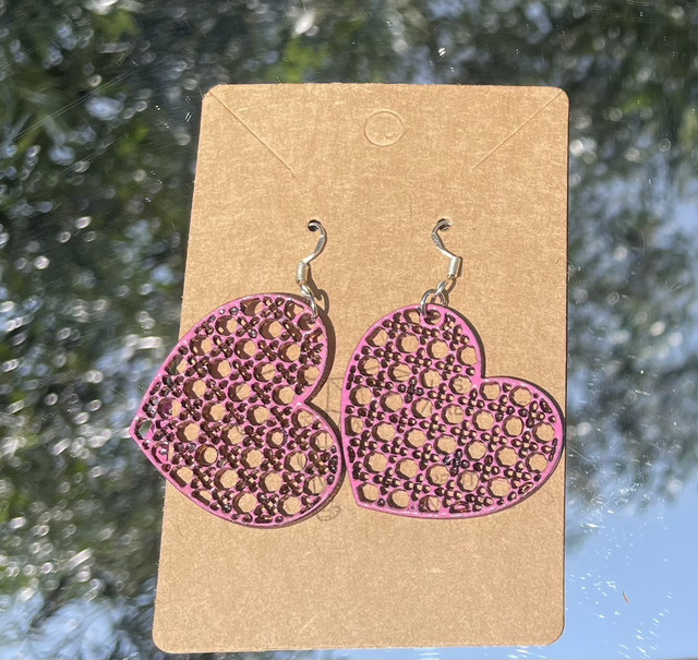 Boucles d oreilles cœurs roses effets cannage en rotin 