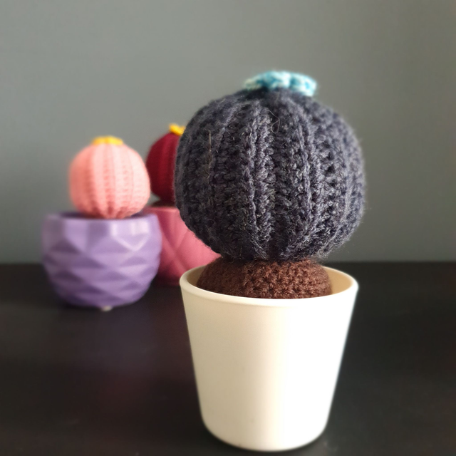 Gehaakte cactus in potje - donkerblauw