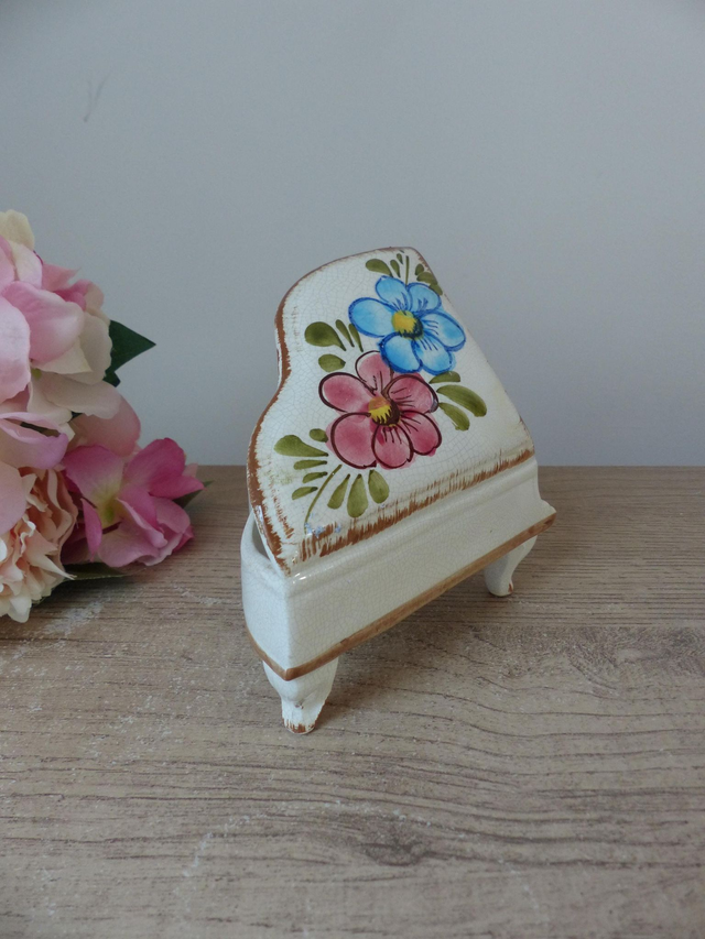 Piano en Céramique – Vide-Poche ou Boîte à Bijoux – Motifs Floraux Peints à la Main – Bassano Italie –Décoration Élégante et Artisanale