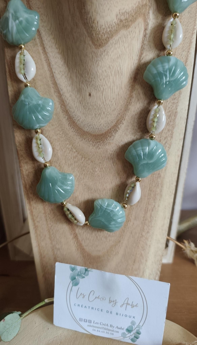 COLLIER BIG PERLES COQUILLAGE ECRU/ VERT D'EAU 0001280