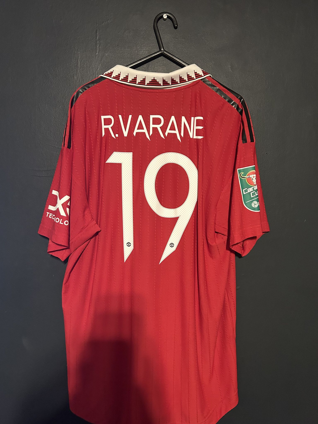 (L) Manchester United (2023 League Cup Final) Home (Player Spec) / VARANE 19