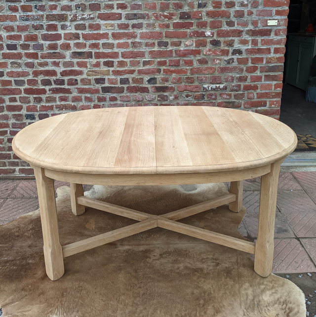 Table ovale en chêne clair