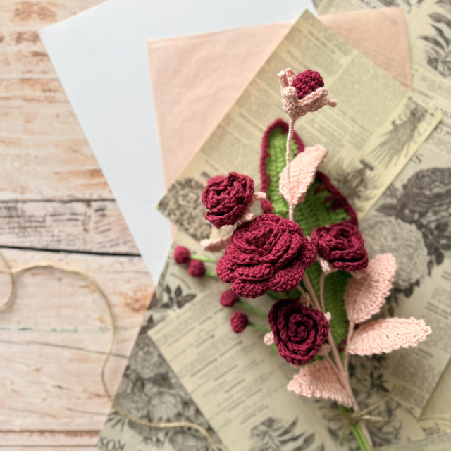 Bouquet de roses magenta au crochet