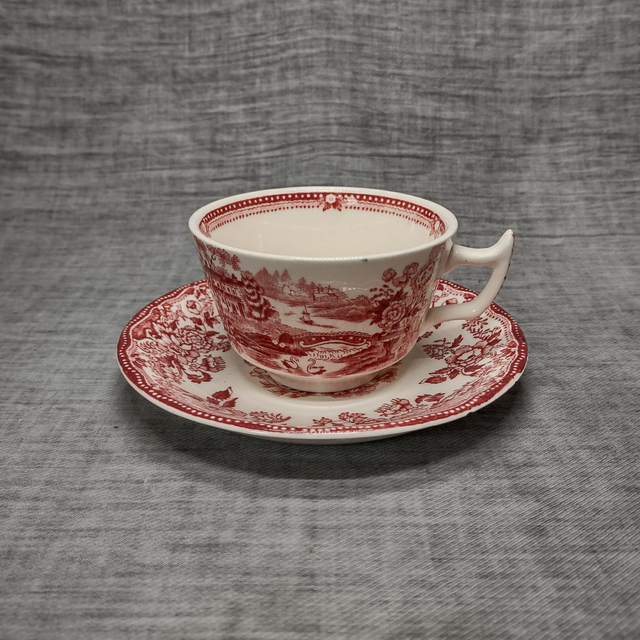 Alfred Meakin | Kop (diameter 9 cm | hoogte 6 cm) en Schotel (diameter 14 cm | hoogte 2 cm) met ‘Tonquin’ motief in roze kleur | Vintage