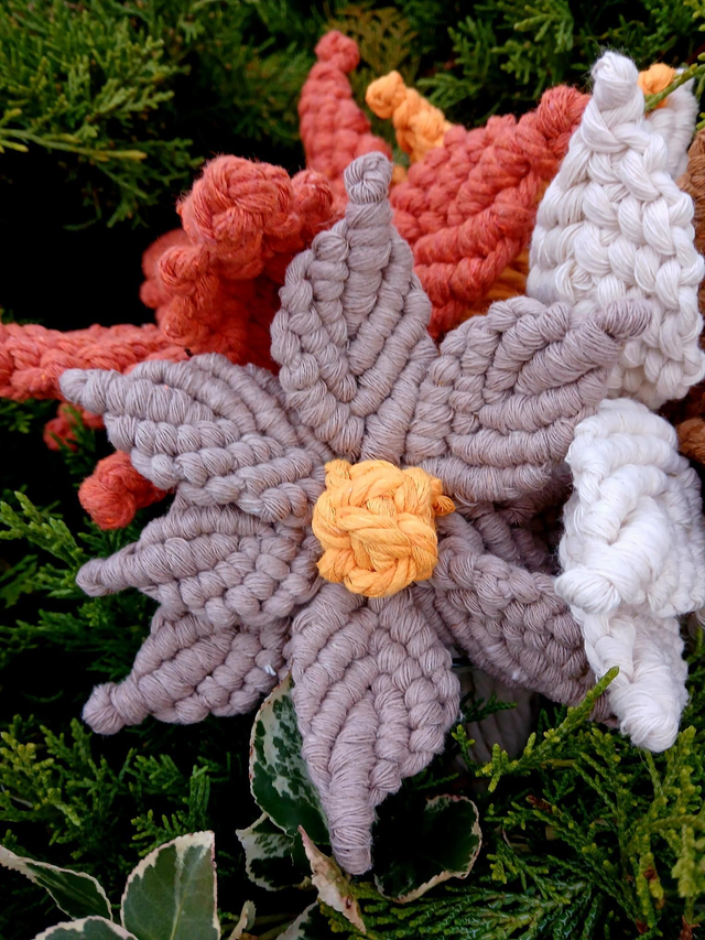 Bouquet de fleurs en macramé -décoration artisanale bohème