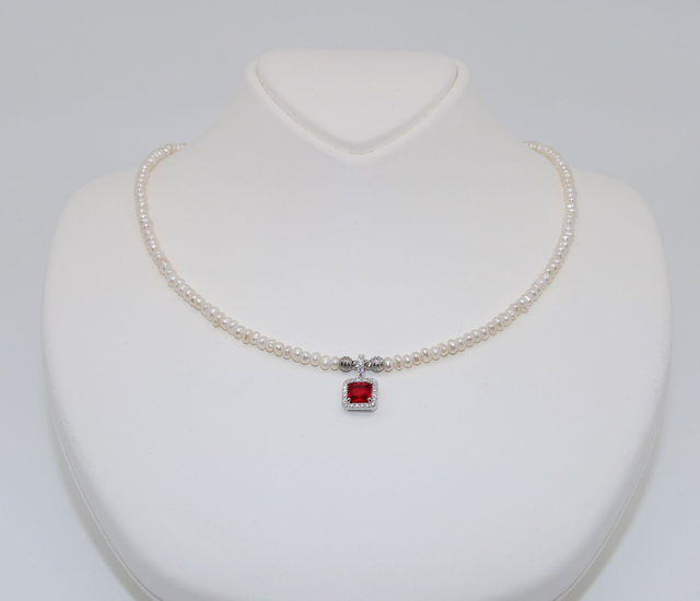 Perlenkette mit roten Zirkoniaanhänger - Franziska