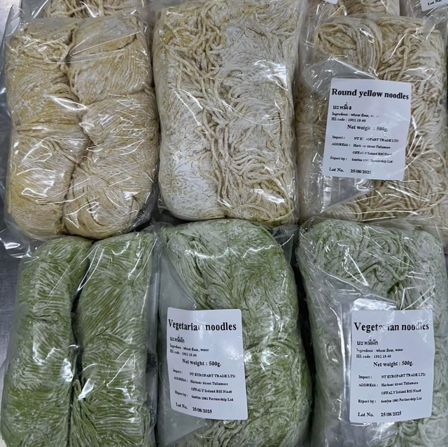 Yellow Noodles บะหมี่เหลือง 