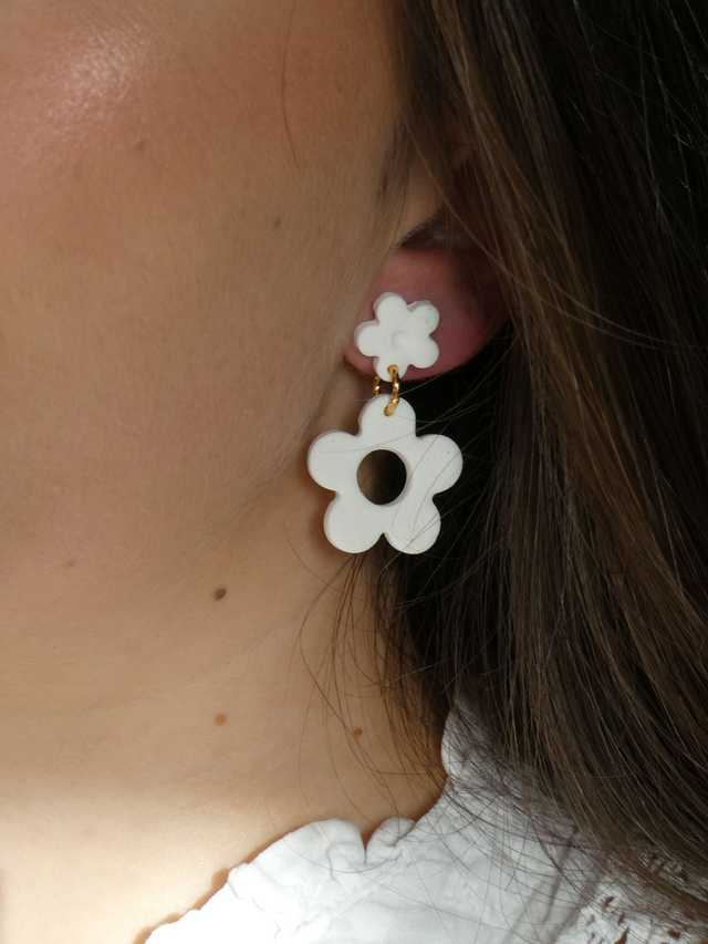 Boucles d'oreilles Fleur blanche