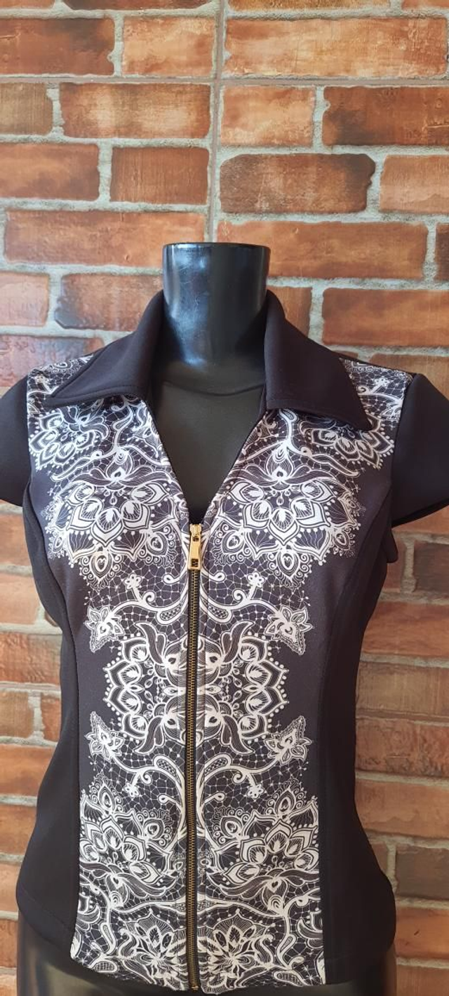 Blusa, T/38 Preto C/detalhes Estampado,  OBS: Usado Super Conservado 