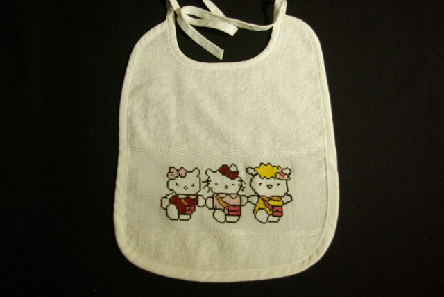 106-Bavoir brodé ECRU