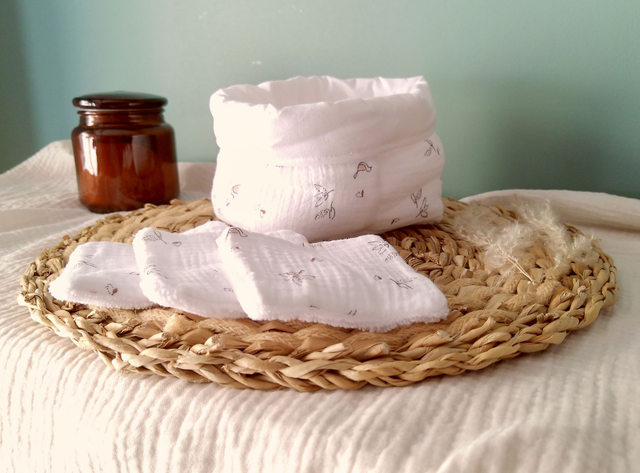 Panière à lingettes avec 10 lingettes Isao