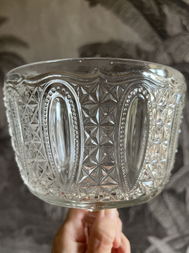 CONSTANCE - Cloche de service ancienne en cristal moulé et ciselé