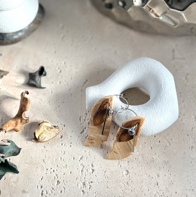 Boucles d'oreilles "L'Équilibre" – Duo de Bois Madrés &amp; Zirconium