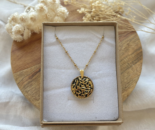 Collier feuillage noir